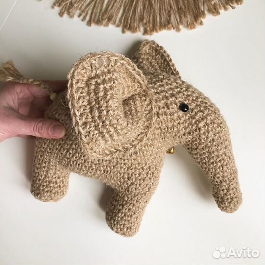 Игрушка вязаная из джута