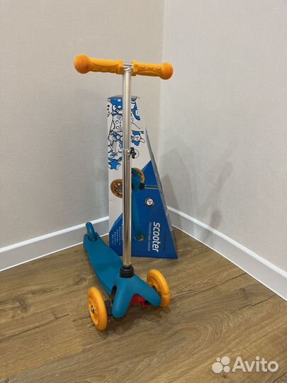 Самокат трехколесный новый