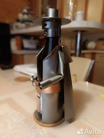 Декоративная подставка для бутылки в виде Зорро