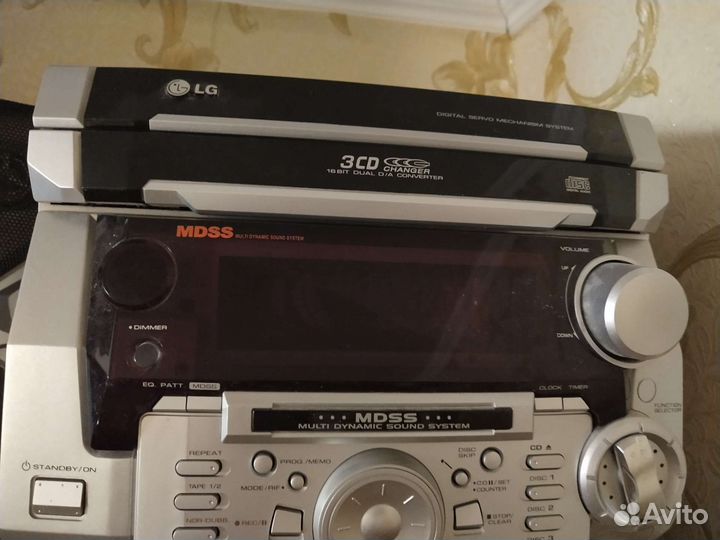 Музыкальный центр и колонки