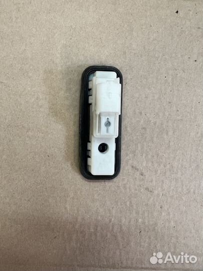 Кнопка крышки багажника Peugeot 308