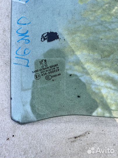 Стекло двери заднее левое Peugeot 308