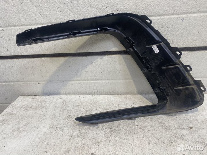 Volksawagen Tiguan c 2020 - Накладка бампера права