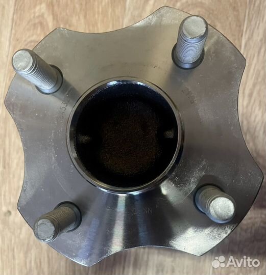 Ступица задняя правая с ABS toyota yaris 2004г