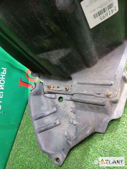 Подкрылок передний правый toyota prius alpha