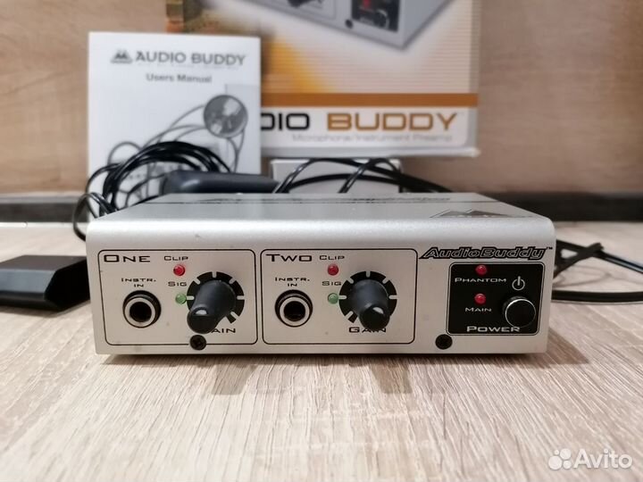 Гитарный и микрофонный предусилитель M-audio Audio