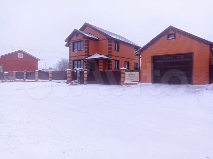 Коттедж 256 м² на участке 15 сот.