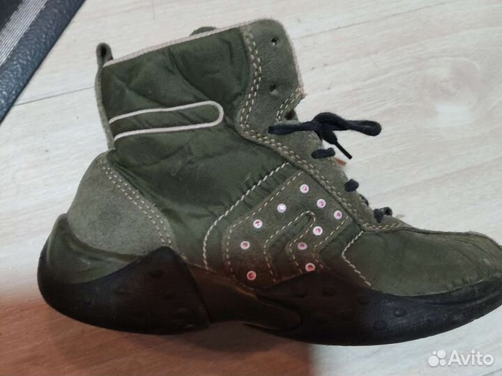 Кроссовки для девочки