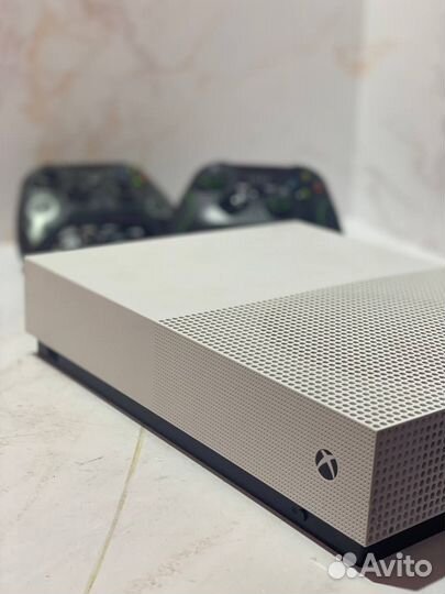 Игровая приставка Xbox one s 1tb