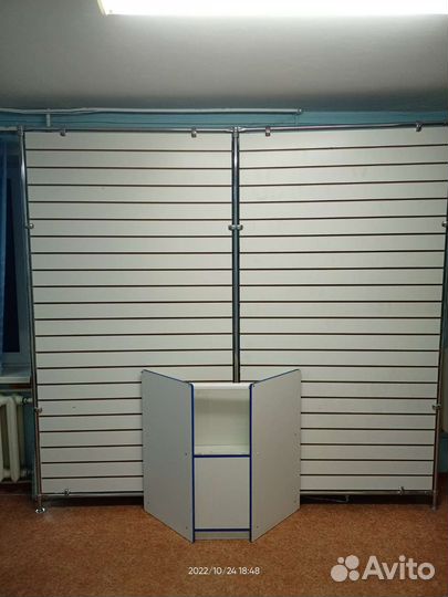 Витрины и стеллажи бу