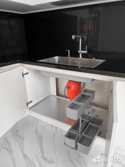 Кухня угловая под потолок