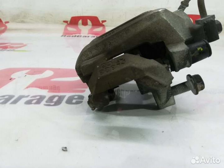 Суппорт задний правый Jeep Grand Cherokee WK2 ERB