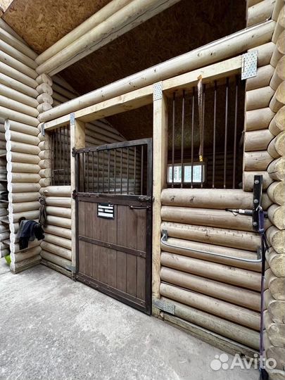 Постой для лошадей на конюшне