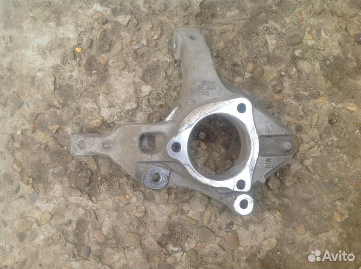 Кулак поворотный левый Chevrolet Cruze