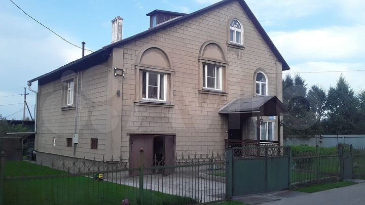 Дом 369,5 м² на участке 15,4 сот.