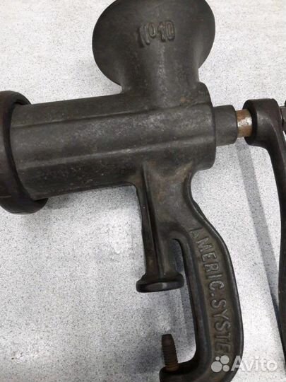 Старинная мясорубка. Ручная. Американская. Рабочая