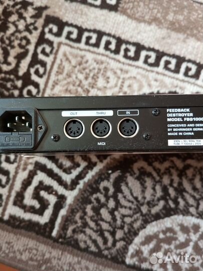 Продам подавитель обратной связи Behringer FBQ1000