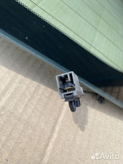 Стекло крышки багажника Nissan Note