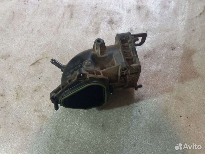 Патрубок дроссельной заслонки VW