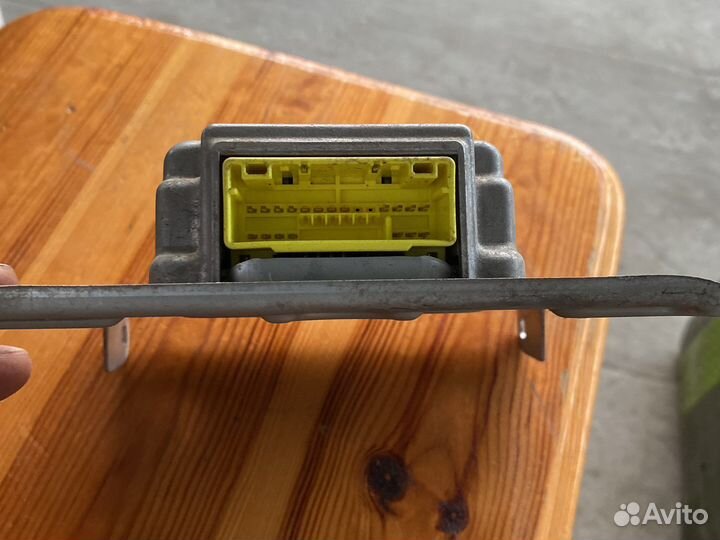 Блок SRS Мицубиси Паджеро 2 6G74