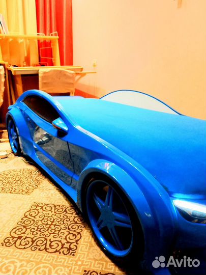 Детская кровать машина