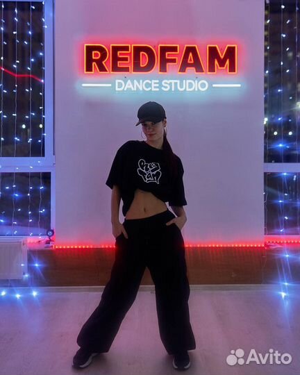 Неоновая вывеска с подвесом