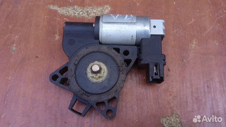 Моторчик стеклоподъемника передний левый Mazda 3