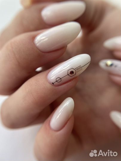 Модель на маникюр