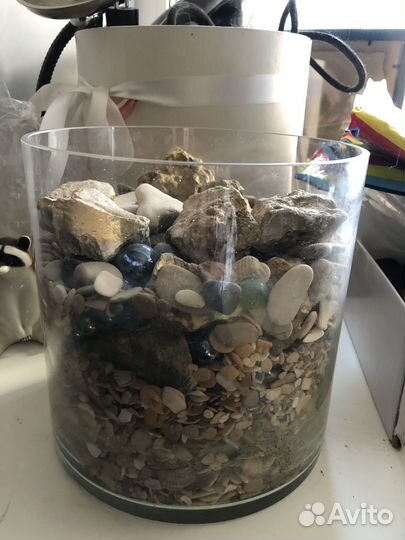 Ваза декоративная с камнями