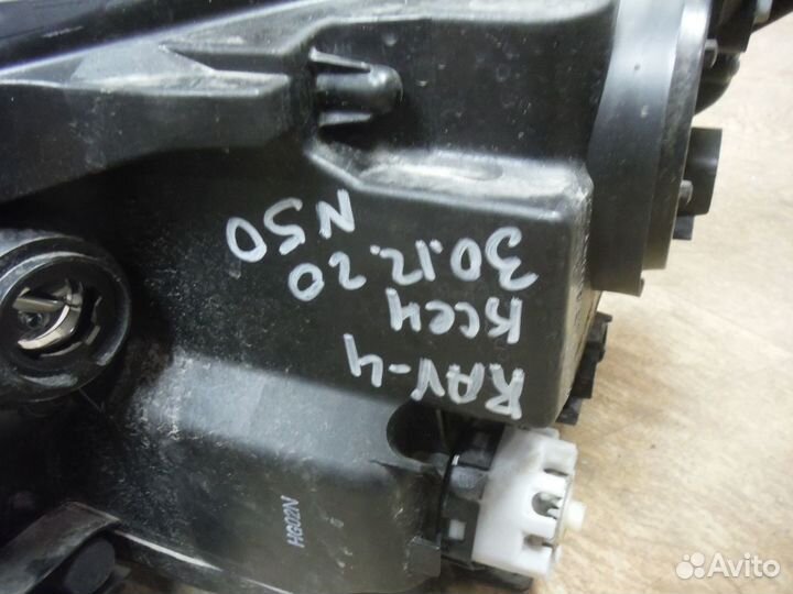 Фара правая (№50) Toyota Rab 4 45 2017