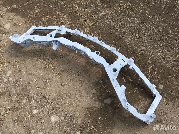 Рамка радиатора (телевизор) Ford