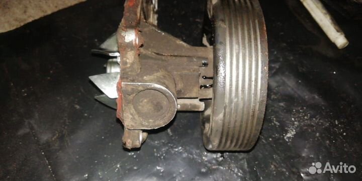 Насос водяной помпа \ корпус помпы VW Golf Passat