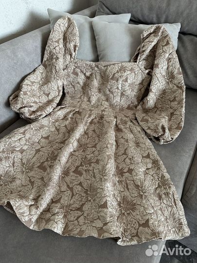 Бежевое платье lichi S