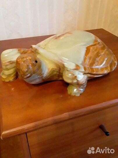 Оникс: журнальный столик, черепаха,подсвечник NJ