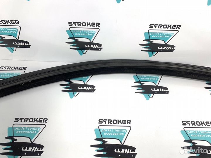 Направляющая стекла двери передняя левая Bmw X5