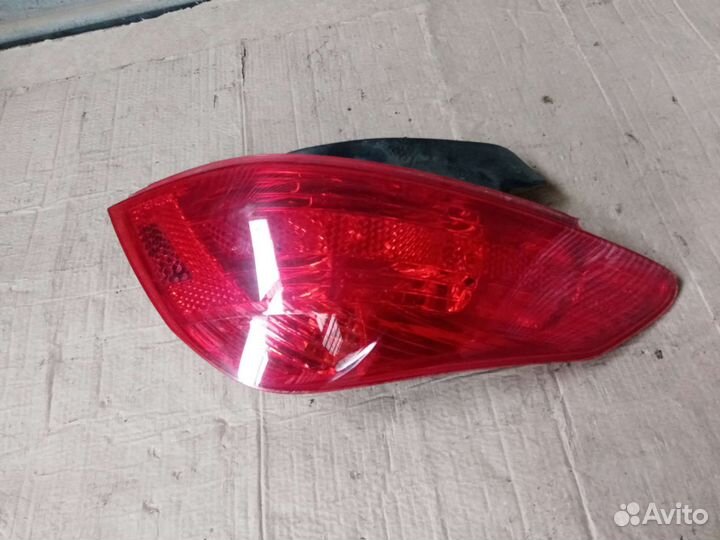 Фонарь задний правый peugeot 308