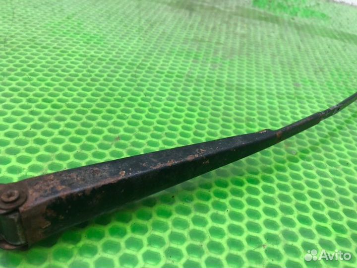 Поводок дворника передний левый Kia Spectra седан