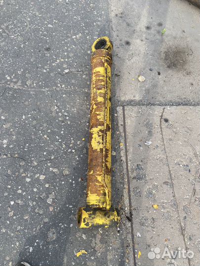 Цилиндр подъема рукояти пл,омлт