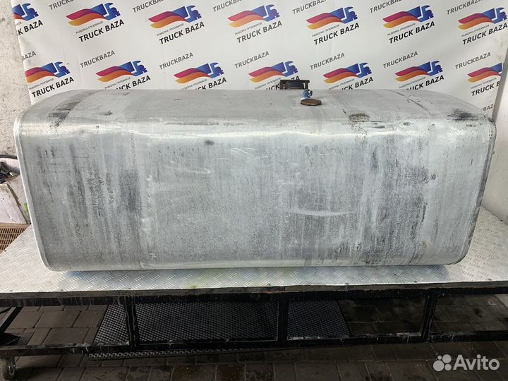 1423691 Бак топливный 700 L