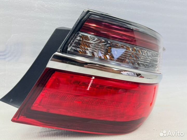 Фонарь наружный задний правый Toyota Camry V55