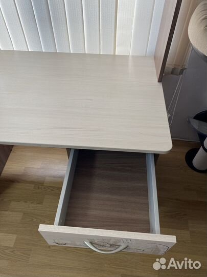 Письменный стол