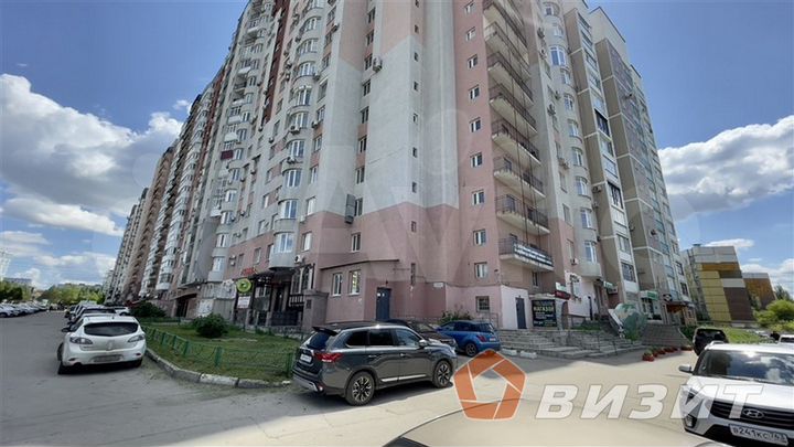 Торговое помещение на первой линии с парковкой