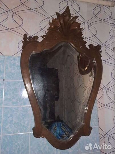 Старинное фацетное зеркало в раме. Дуб