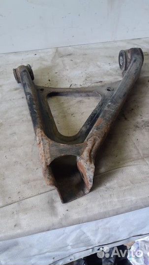 Рычаги подвески нижний правый Volkswagen Touareg