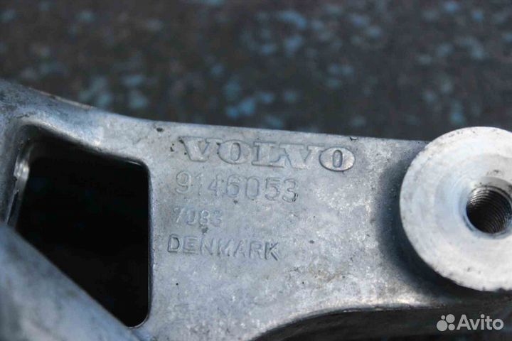 Кронштейн опоры двигателя Volvo S40 (Вольво S40) V