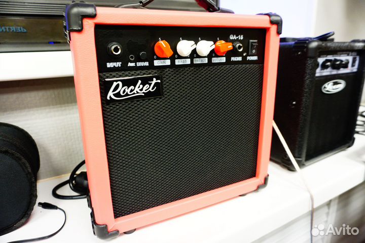 Комбоусилитель для гитары/баса