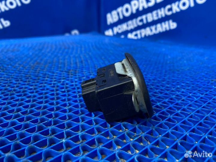 Кнопка открывания багажника Daewoo Nexia седан