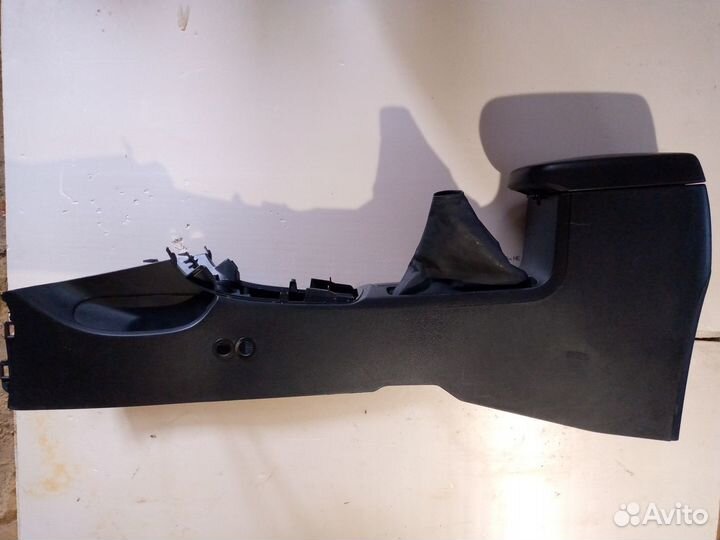 Подлокотник Toyota corolla 150