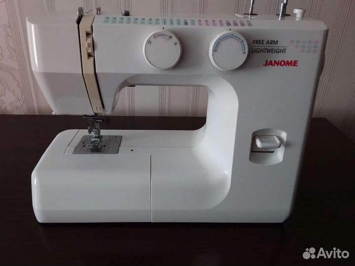 Швейная машинка janome