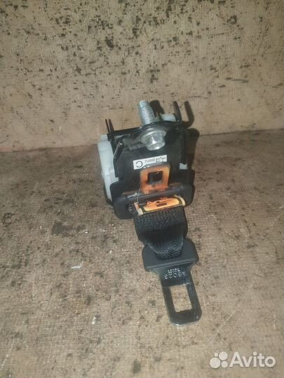 Ремень безопасности задний Mazda 3 BL мазда